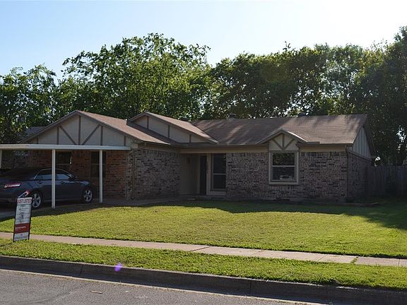 2nd image of 1221 Dennis Dr