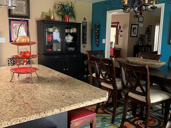 5th image of 8711 Holiday Dr