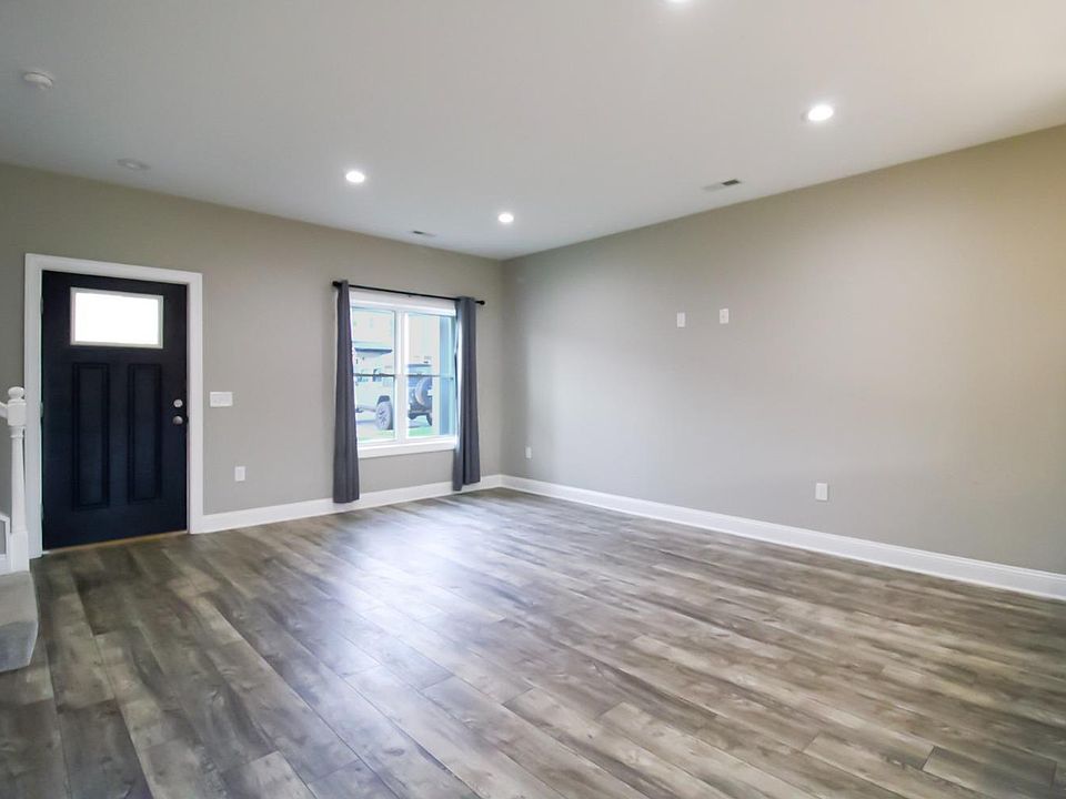 1st image of 32 Emanuel Ct