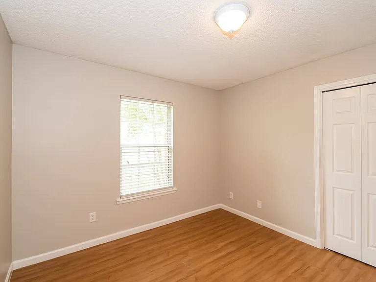 1826 Ashmore Green Dr — Photo 14