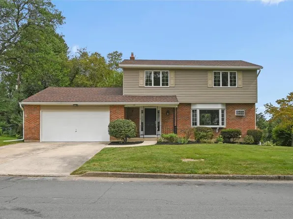 7350 Hillcrest Dr, Macungie, PA 18062