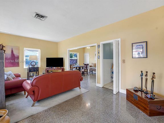 5th image of 2048 NE 180th St