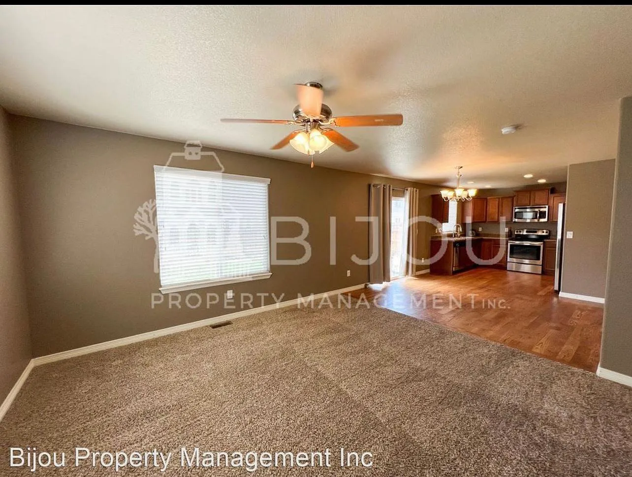 Journey Dr, Colorado Springs — Photo 4