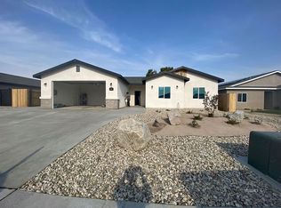809 Paradise Dr, Ridgecrest, CA 93555