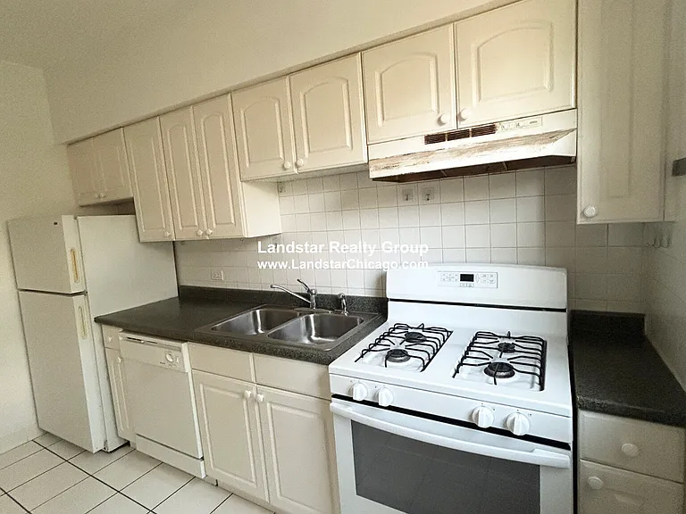 916 Reba Pl #1N — Photo 6