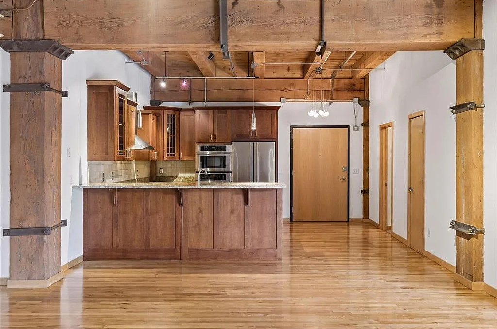2 bed, 1855 sqft, $3,995 — Photo 3