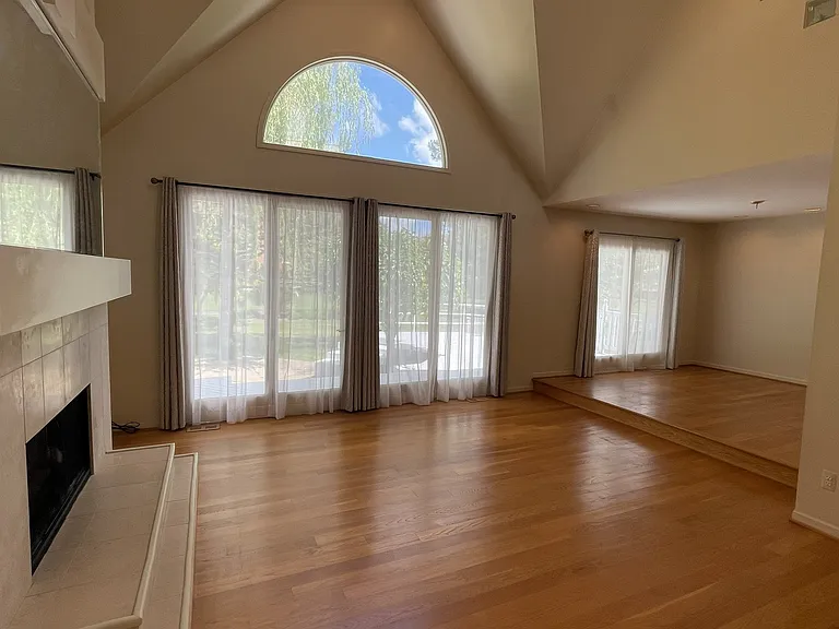 517 Essex Dr — Photo 10