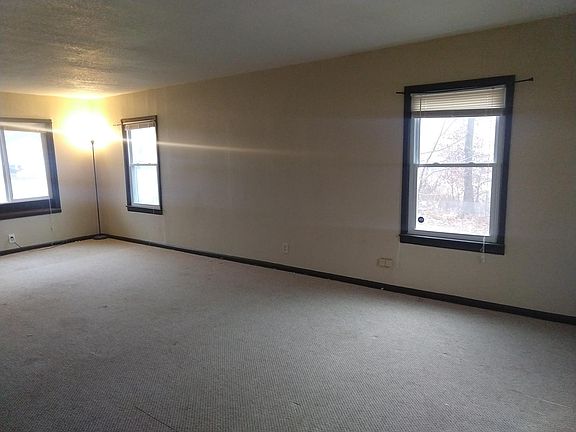 Living room, carpet floor