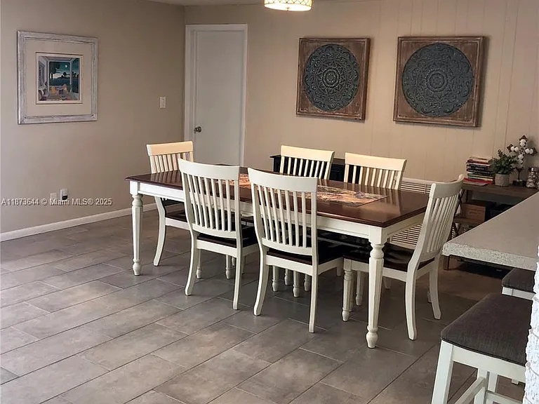 1241 Manor Dr — Photo 7