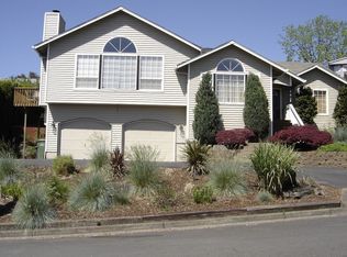 142 SW Hawthorne Ct, Dundee, OR 97115