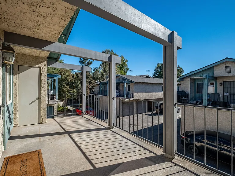 2361 Gonzaga Ln — Photo 37