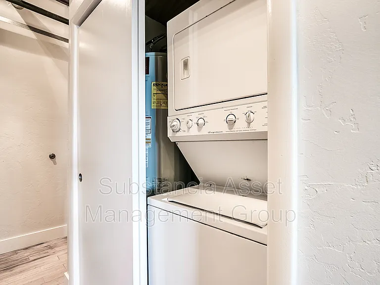222 E Main St #B — Photo 21