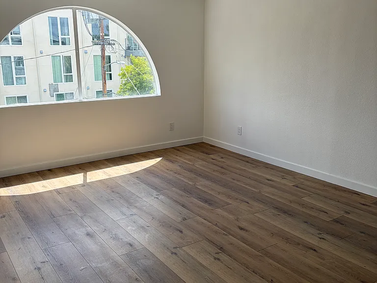 5257 Willowcrest Ave — Photo 22