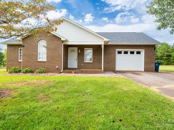 5115 Gateway Dr, Claremont, NC 28610