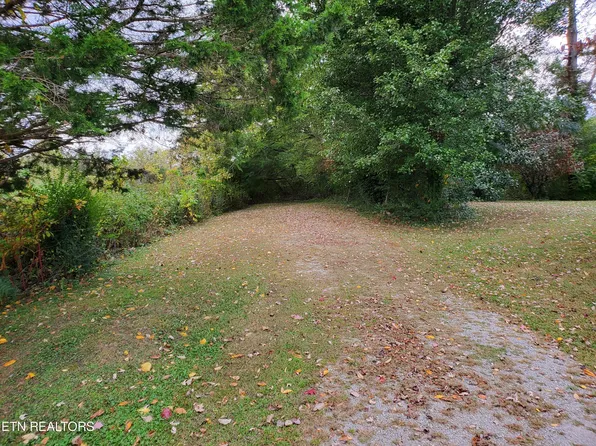 187 State Ln, La Follette, TN 37766