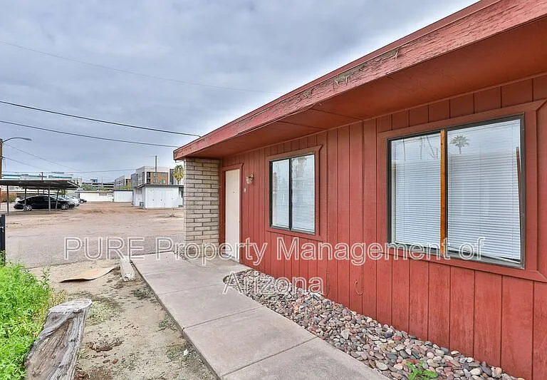 810 W 2nd St #C — Photo 4
