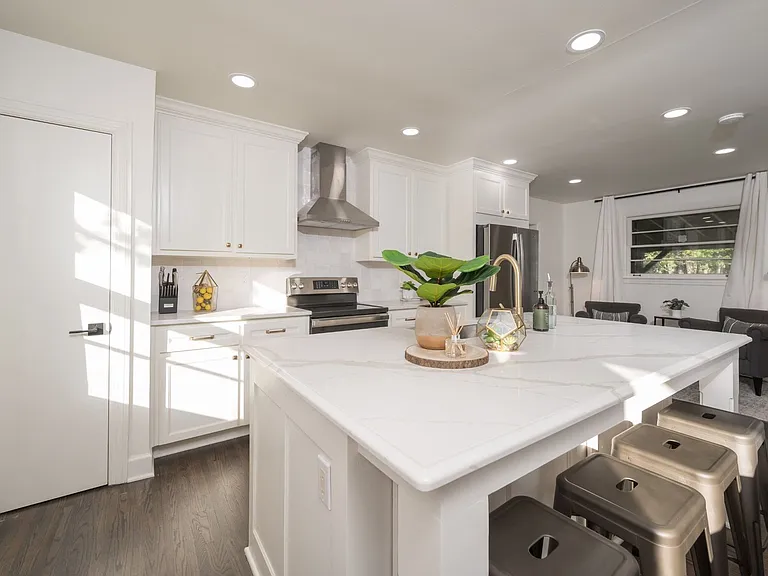 504 Bismark Dr — Photo 8