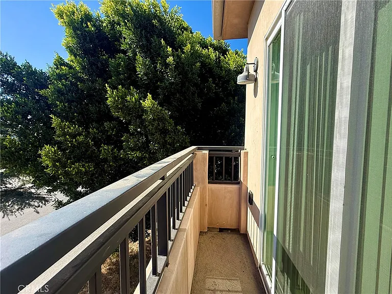 6624 Balboa Blvd #4 — Photo 5