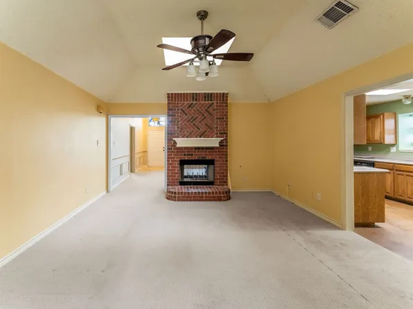 404 Flameleaf Ln, Cedar Hill, TX 75104