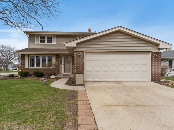 315 Canyon Trl, Carol Stream, IL 60188