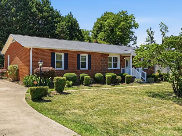 149 Martin St, Elon, NC 27244