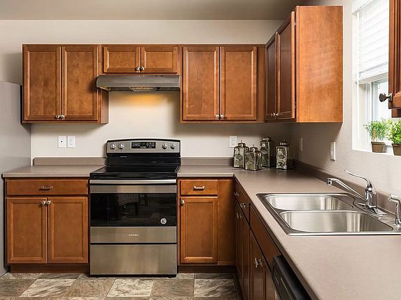 2nd image of 101 Grandview