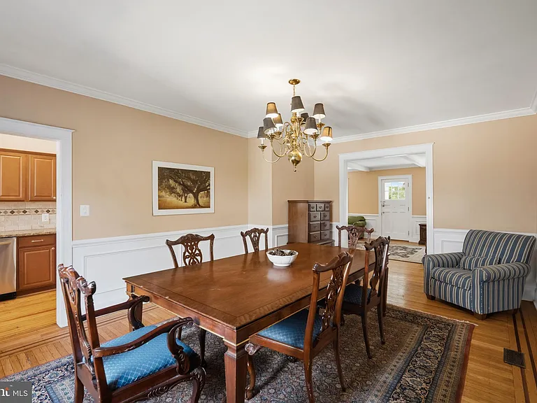 214 E University Pkwy — Photo 15