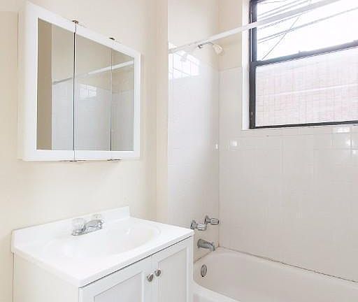 2nd image of 719 W Barry Ave #1022