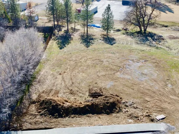 637 Hill St, Yreka, CA 96097