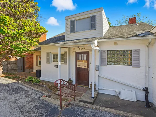 809 W 2nd St, Muscatine, IA 52761