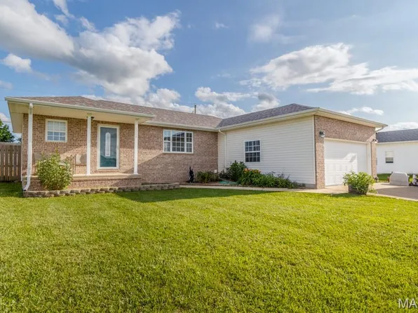 1208 Troutman Dr, Lebanon, MO 65536