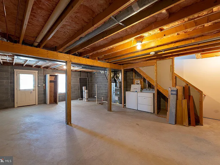 304 Chatham Sq — Photo 33