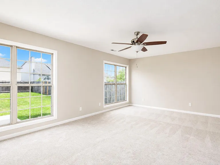 565 Wellington Gardens Dr — Photo 8