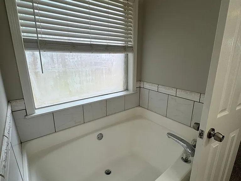 7002 Oak Side Ct — Photo 14