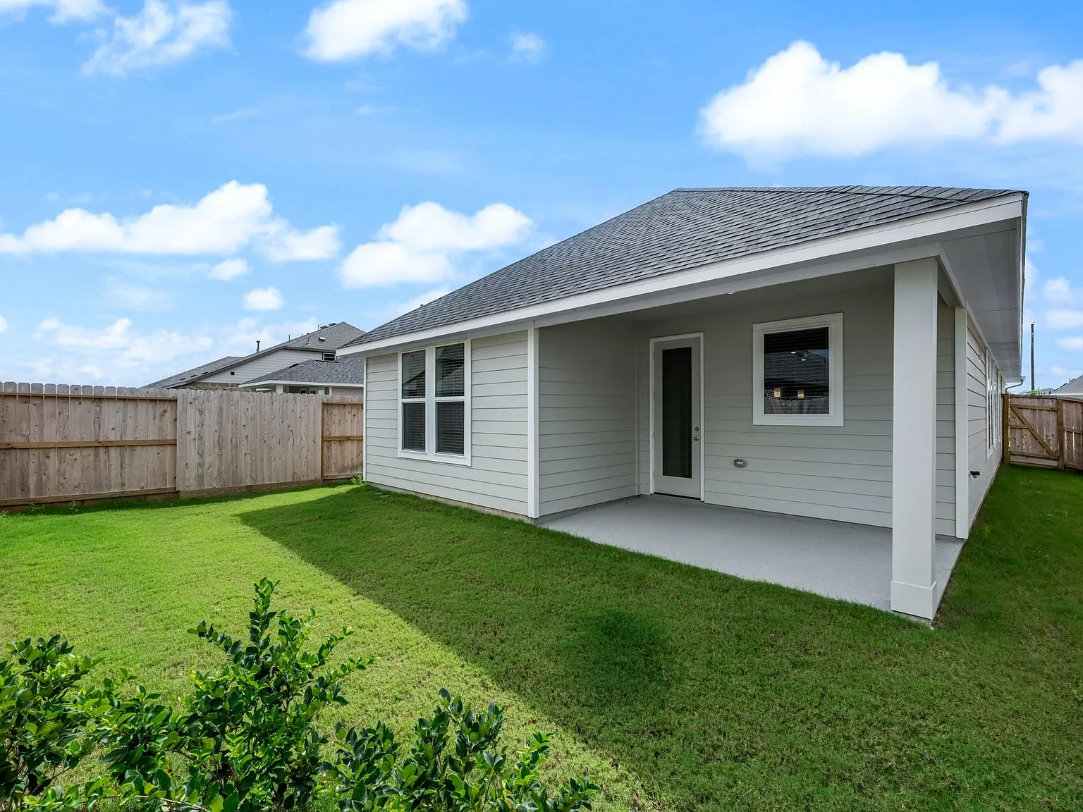 3 bed, 2.0 bath, 1716 sqft, $1,900 — Photo 4