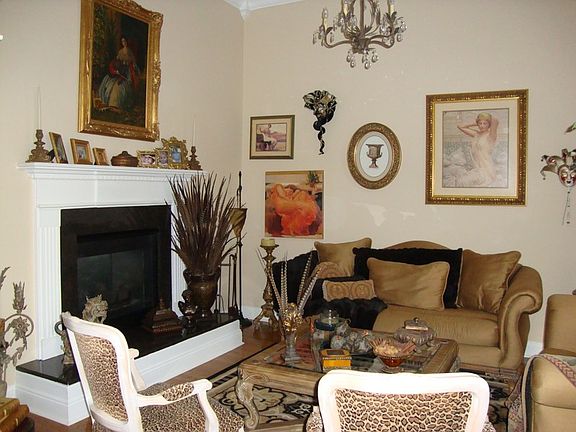 Fire place in the middle of both rooms. Perfect for reading.