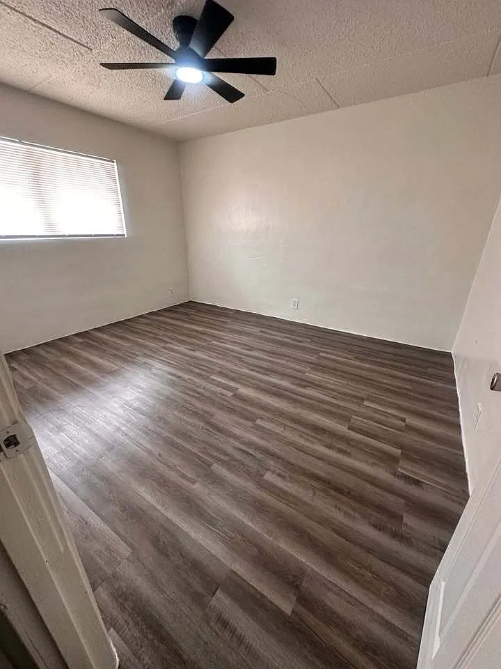 5214 Crane St — Photo 2