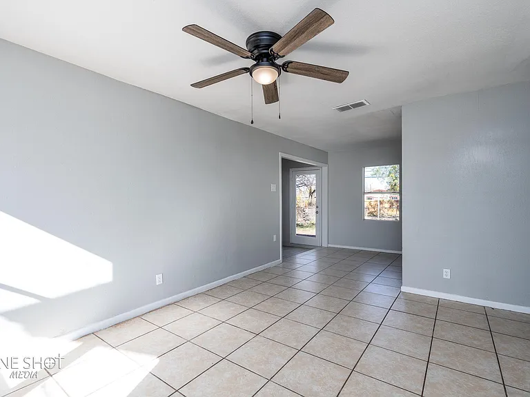 5226 Questa Dr — Photo 4