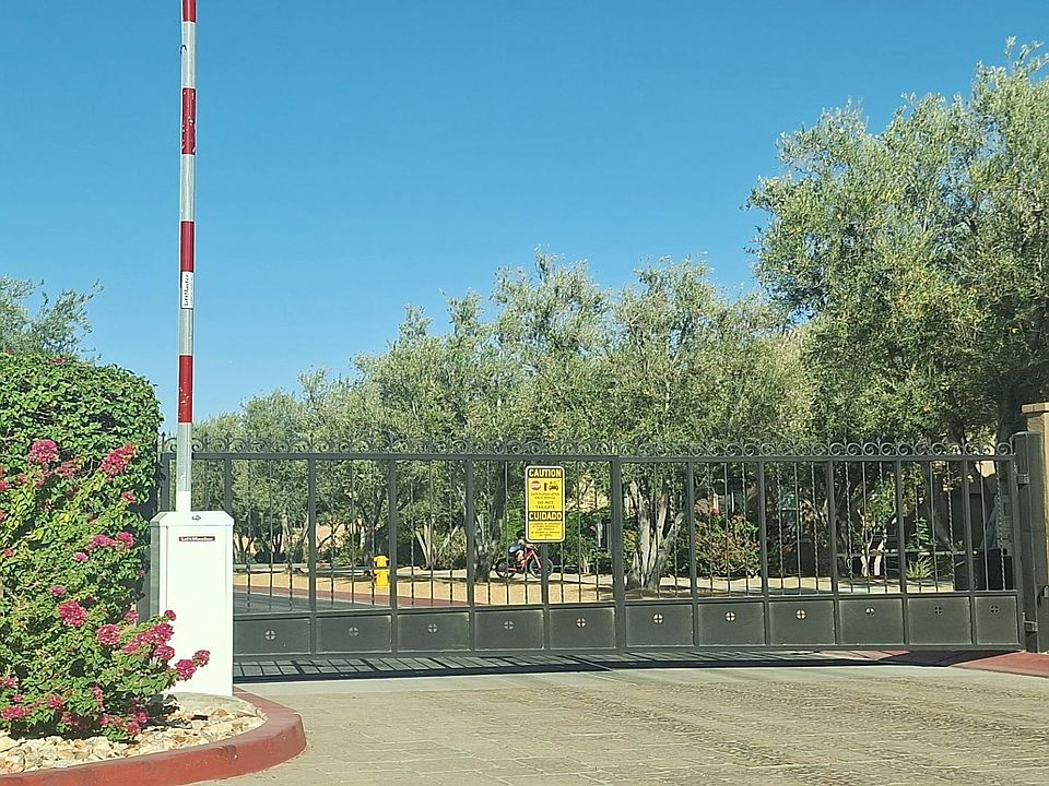 1st image of 525 Via De La Paz