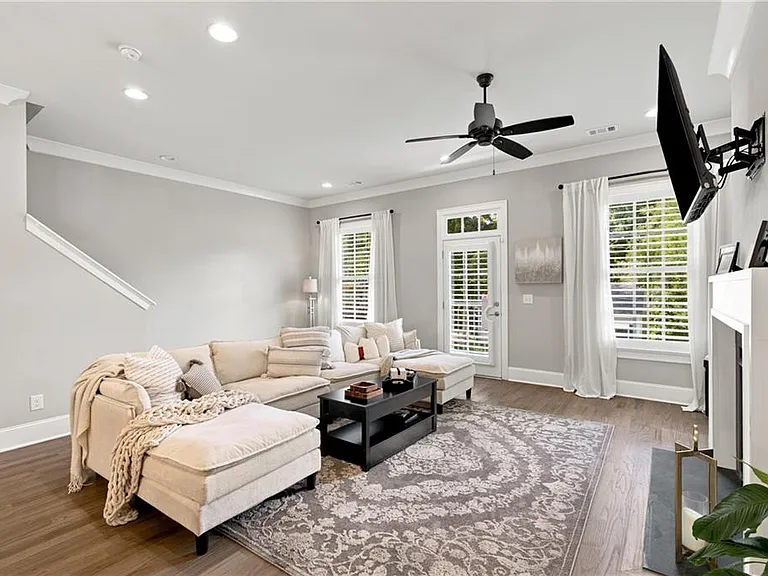 140 Clover Ct — Photo 11