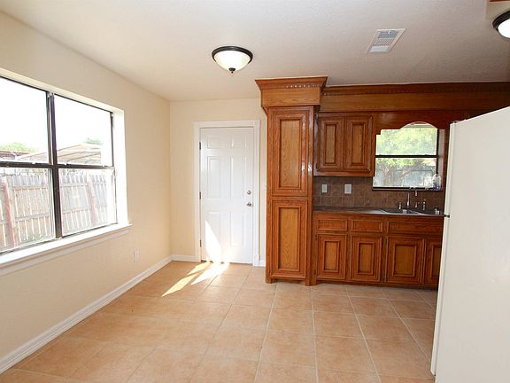 5th image of 479 Falcon Shores Dr