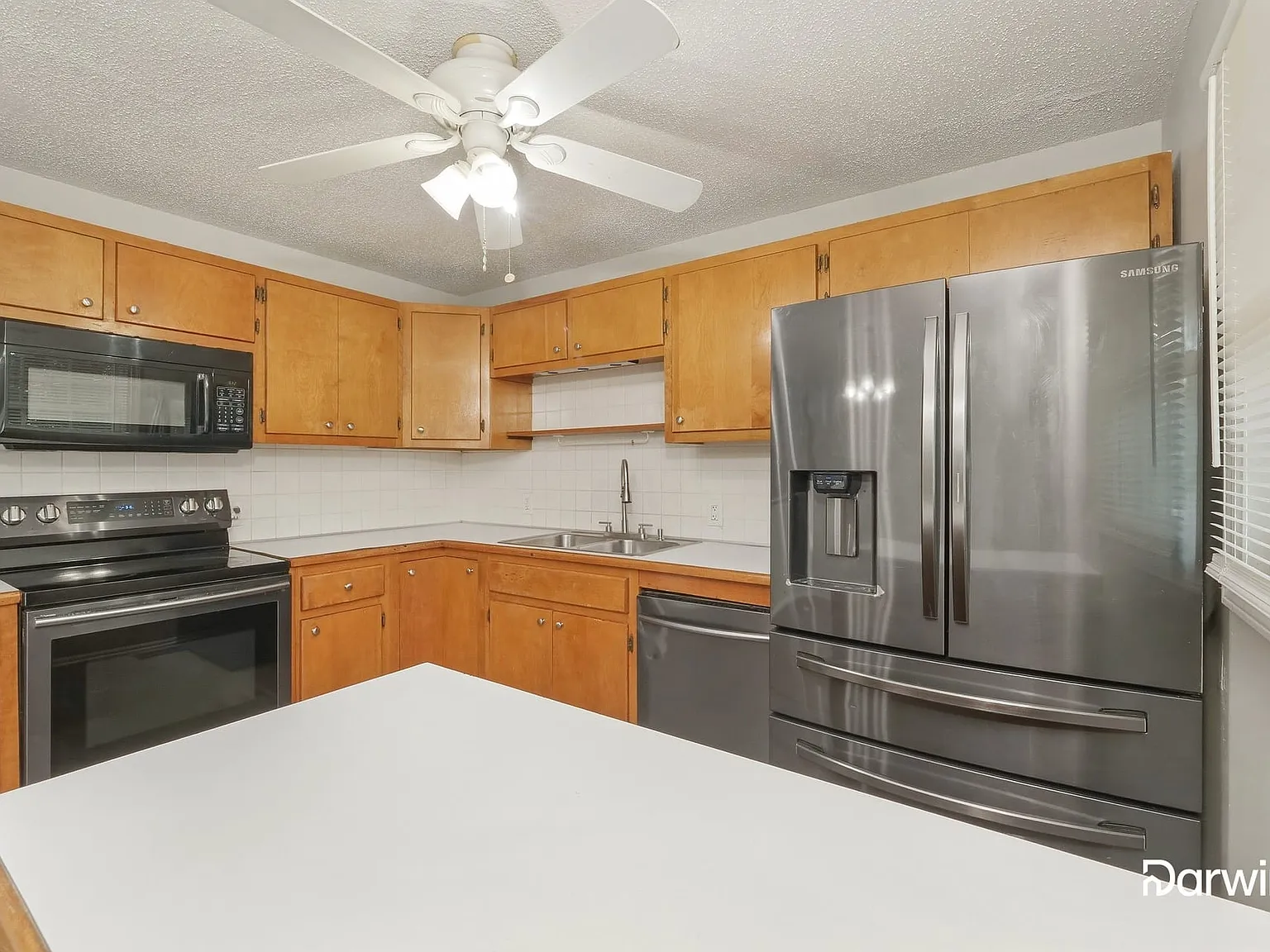 4 bed, 2.0 bath, 1976 sqft, $1,830 — Photo 2