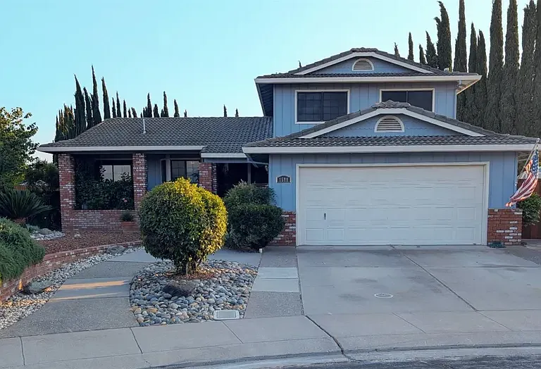 1588 Liverpool Ct — Photo 1