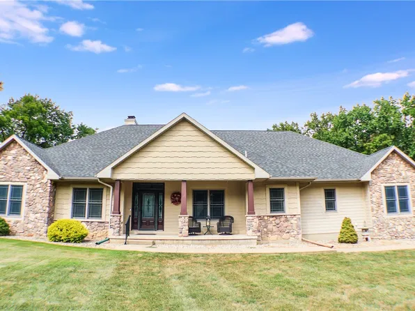 3637 Fox Trot Ln, Charleston, IL 61920