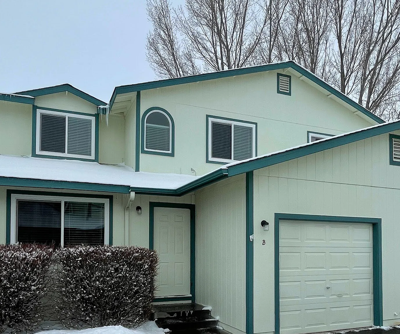 2 bed, 1.5 bath, 910 sqft, $1,800 — Photo 1