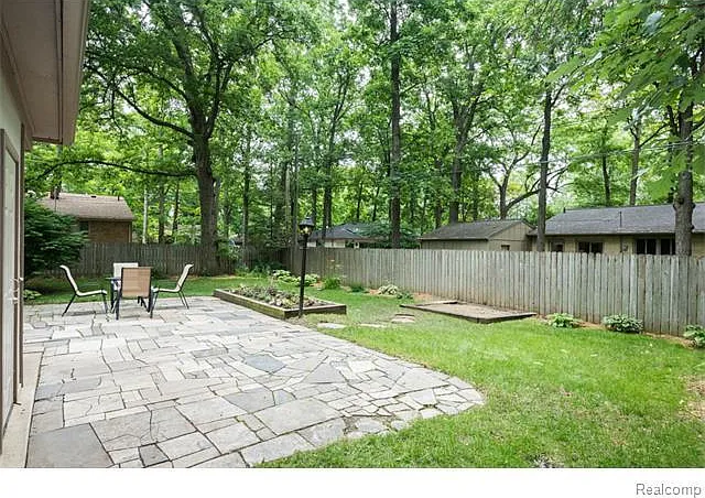 1811 Alhambra Dr — Photo 12