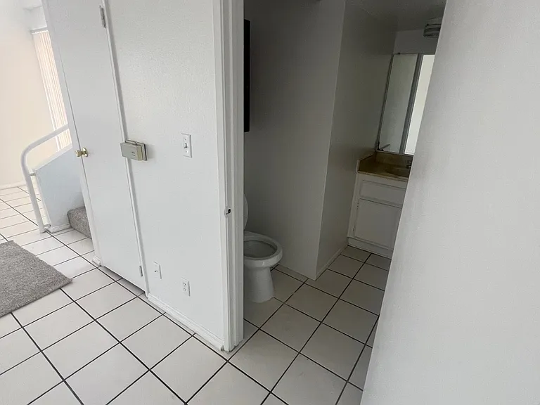 7615 N Hollywood Way #101 — Photo 10