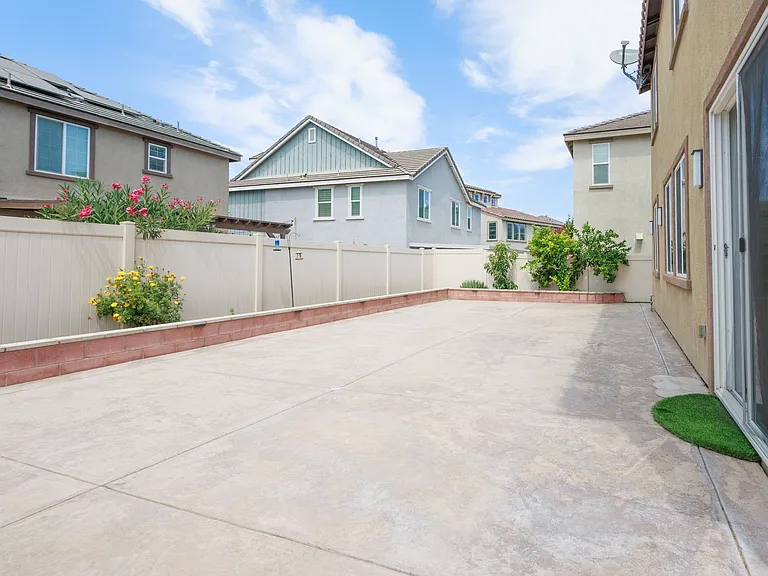 16220 Retreat Ct — Photo 11