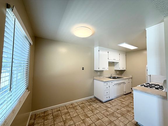 2nd image of 633 Stewart St #23