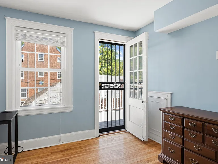 214 E University Pkwy — Photo 26